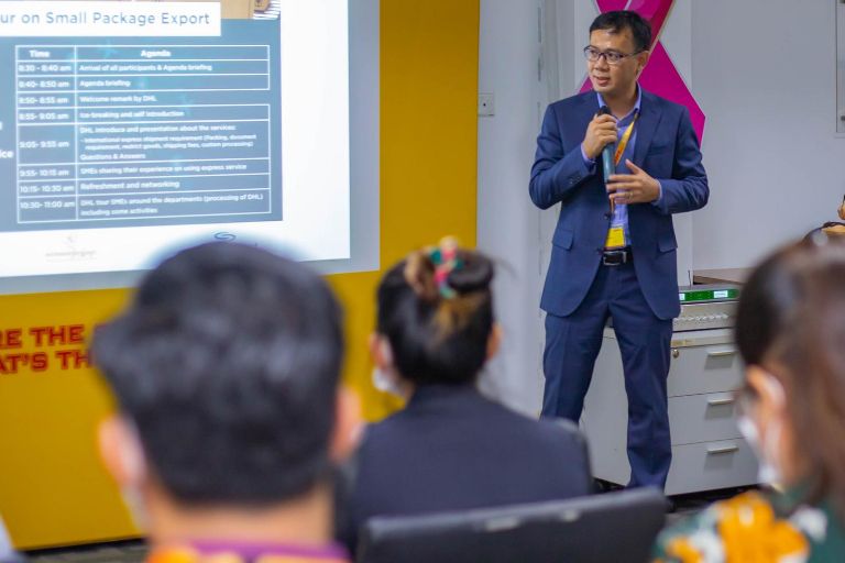 Home Cross-border e-commerce exchange with DHL