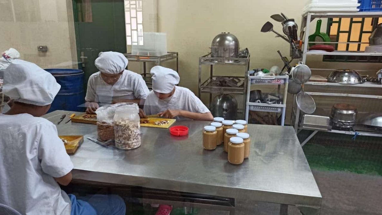 Cambodia-SME-Connecting-to-GVC_SOK-KHA_ADBI